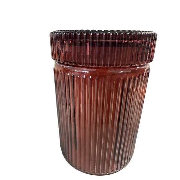 Leoben Co Amber Vanilla Candle Ribbed Glass Jar 18 Oz Vegetable Wax Blend NEW - Picture 2 of 7